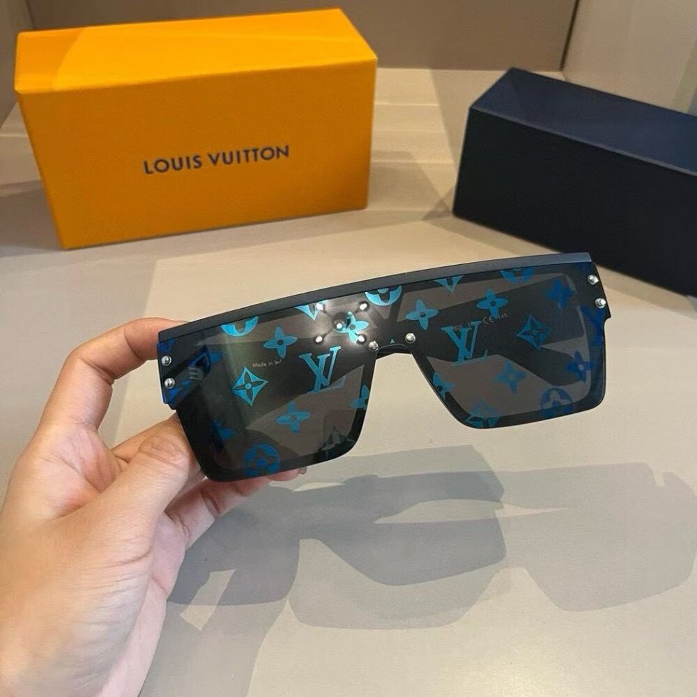 🌞Louis Vuitton Sunglasses - Picture 3 of 9